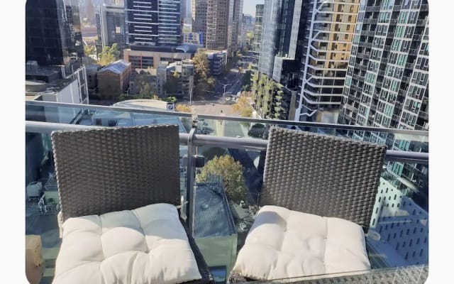 Nudist / Clothing Optional Guest Room in Gorgeous Southbank Apartment - Picture 19