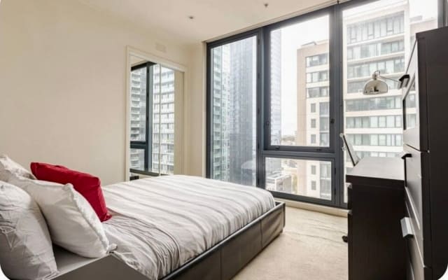 Nudist / Clothing Optional Guest Room in Gorgeous Southbank Apartment - Picture 3