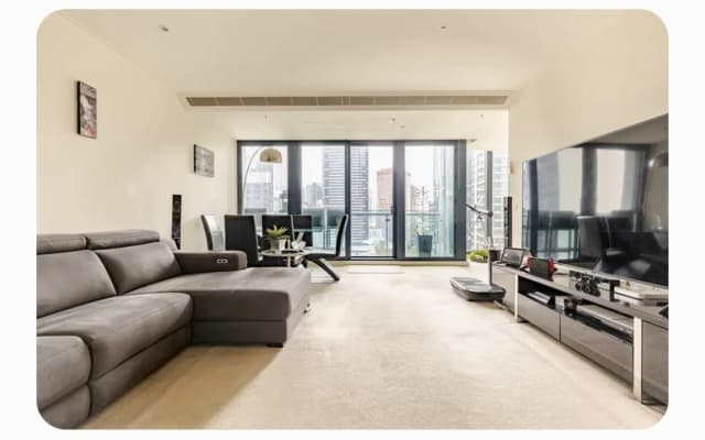 Nudist / Clothing Optional Guest Room in Gorgeous Southbank Apartment - Picture 4