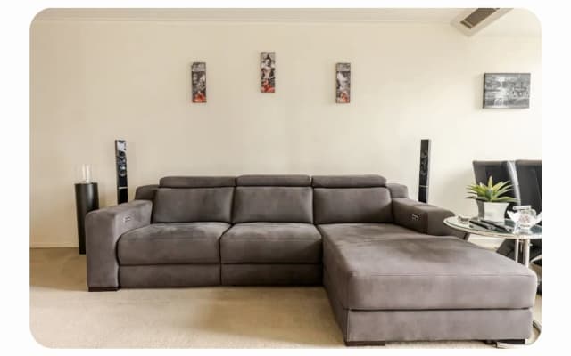 Nudist / Clothing Optional Guest Room in Gorgeous Southbank Apartment - Picture 5