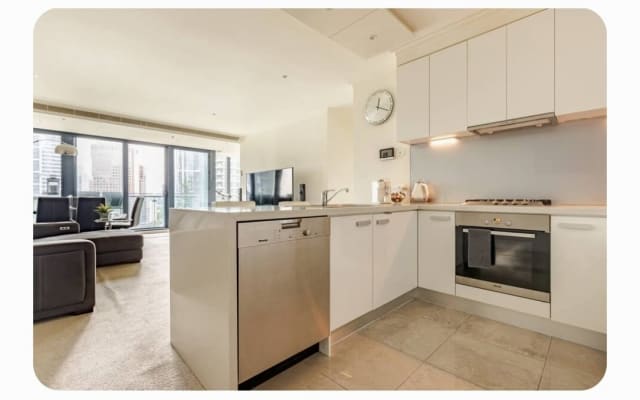 Nudist / Clothing Optional Guest Room in Gorgeous Southbank Apartment - Picture 11