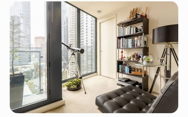 Nudist / Clothing Optional Guest Room in Gorgeous Southbank Apartment - Picture 9