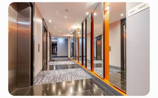 Nudist / Clothing Optional Guest Room in Gorgeous Southbank Apartment - Picture 16