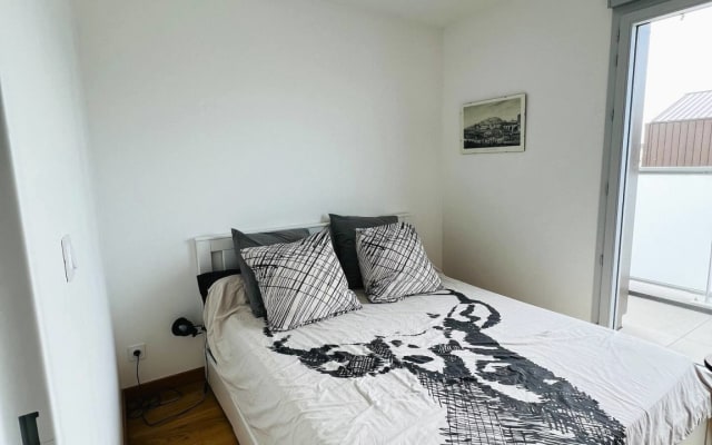 Private master suite with balcony - Picture 9