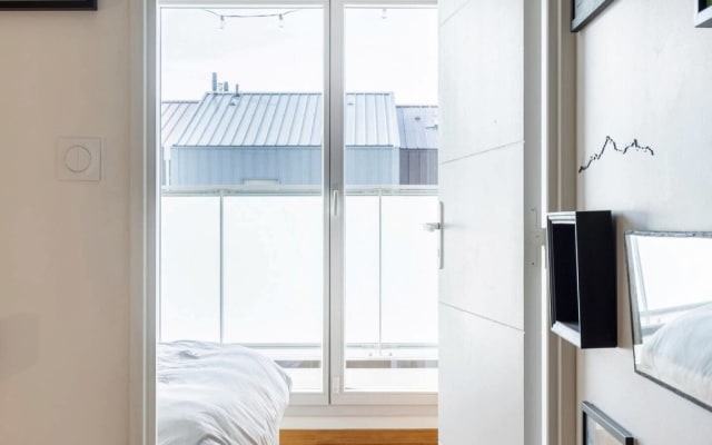 Private master suite with balcony - Picture 14