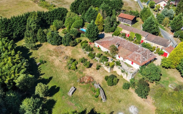 Large, beautifully renovated barn on the outskirts of Bergerac
