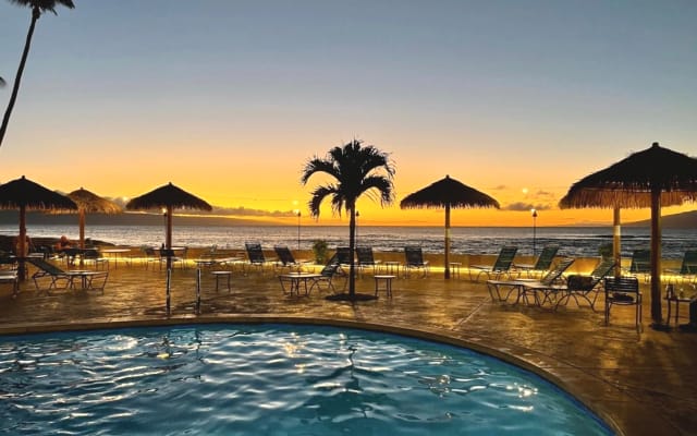 GO GIRL!  PENTHOUSE OCEANFRONT, work it Maui Style.