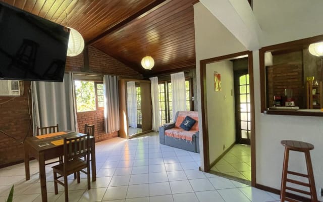 Beautiful suite with beautiful garden, in the center of Santa Teresa!