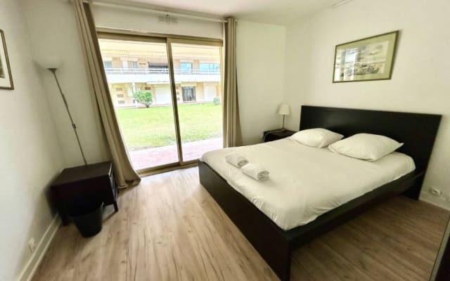 Élégance au cœur de Deauville 42m2 – Plage, Terrasse & Wi-Fi