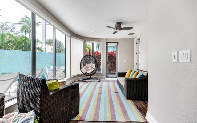 NEW 3-Story Townhome mit Pool Zimmer Expansive Balkon von Las Olas