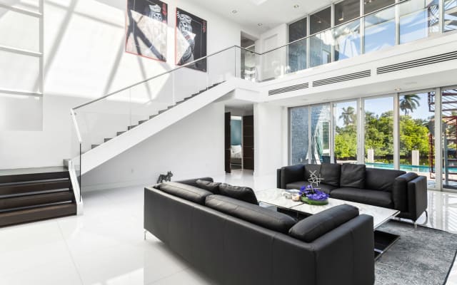 Maison moderne au bord de l'eau au cœur de Las Olas, près de la plage