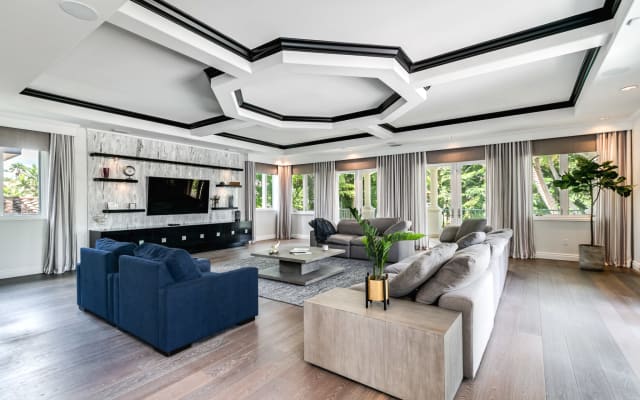 Maison au bord de l'eau avec salle de jeux, salle de gymnastique...