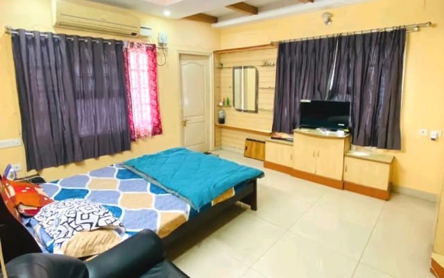peaceful apartment in the heart of the city