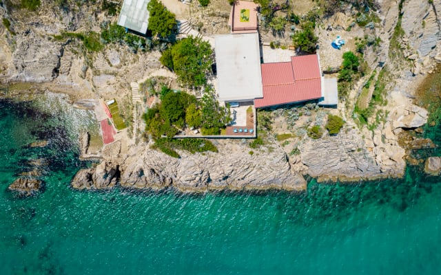 FKK, Completa privacy, nessun vicino, due spiagge private