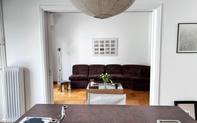 Schlafsofa in einem der angesagten Viertel von Athen.