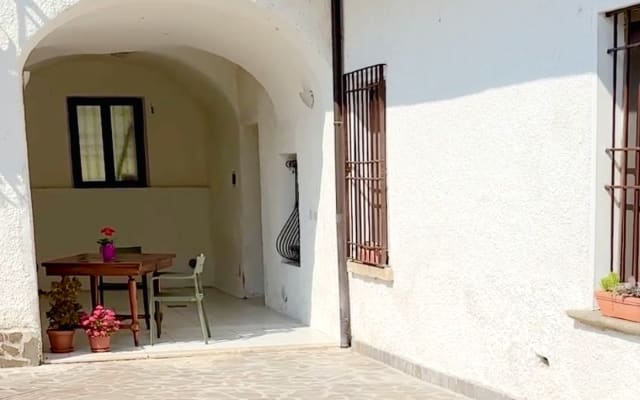 Annonce de Giancarlo sur misterb&b - You can enjoy this area to eat al fresco.