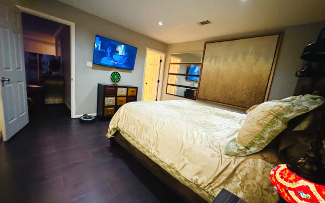 Beautiful spacious guest  room buckhead .  - Picture 12