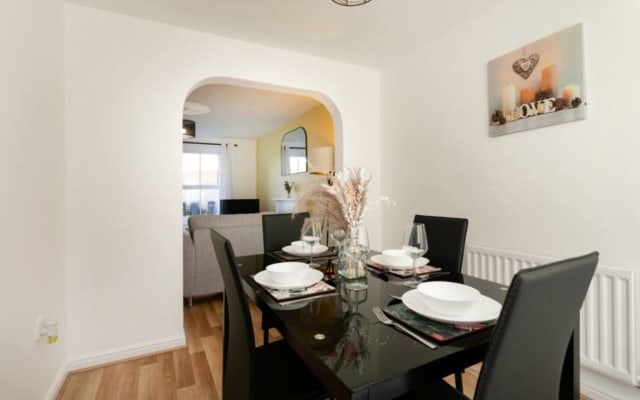 4BR Familie & Bauunternehmer Haus | Parkplatz | Wi-Fi