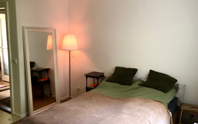 Gemütliches Schlafzimmer in einer schönen Nachbarschaft