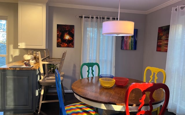 Beautiful spacious guest  room buckhead .  - Picture 17