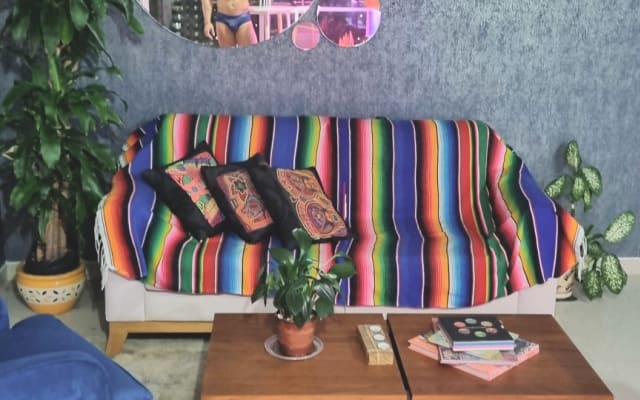 Comoda habitación en hermoso y tranquilo partamento amoblado.