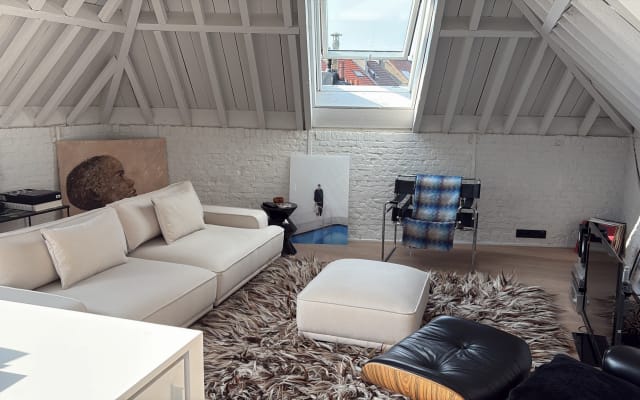 Design mansion in the fashion and shopping district.