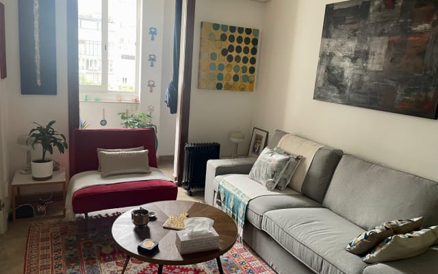 Appartement très bien situé à 5 mm des bars gay.