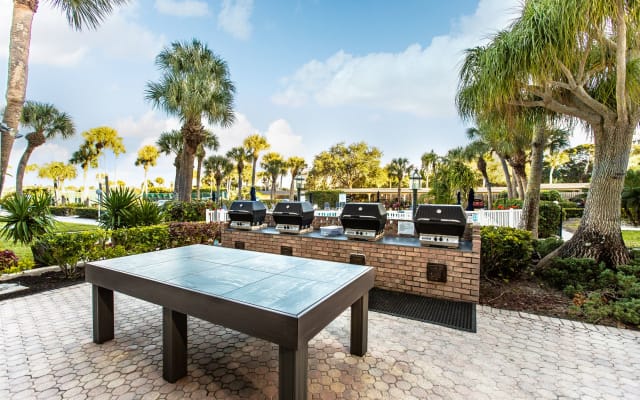 Fabulous 1 BR condo in resort-style setting  - Picture 18