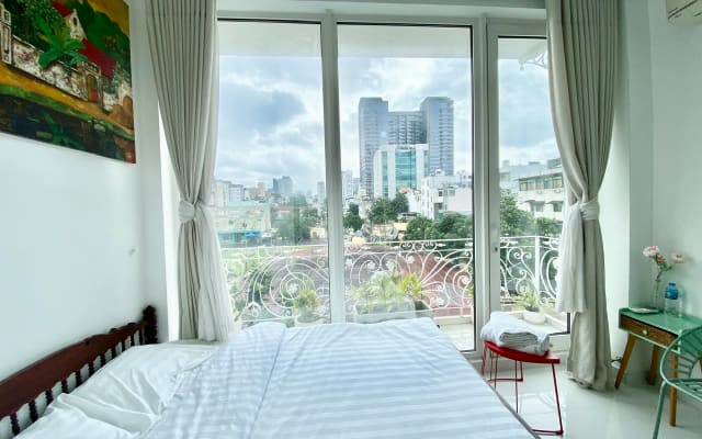 Cozy & Quiet Studio · Balcony · Zoo / History Museum · B3
