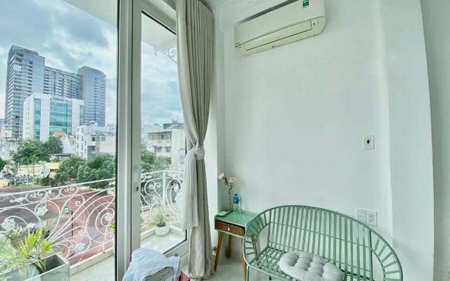 Cozy & Quiet Studio · Balcony · Zoo / History Museum · B3