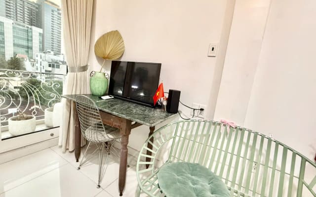 Top Floor Loft · Balcony · Zoo / History Museum · B4