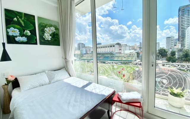 Top Floor Loft · Balcony · Zoo / History Museum · B4