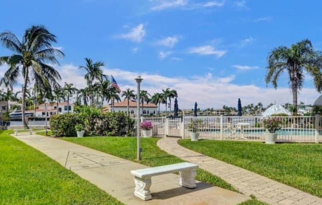 Oct-Apr 5 or 6 mo Lease Near 24 hr GayClub. Ready for Pier Encounter