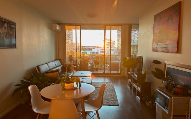 Bedroom in modern apartment in Zetland with city view  - Picture 13