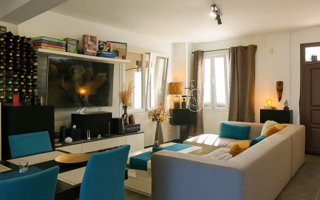 Anuncio de Ben en misterb&b - Living room with 65“ LED smart TV, Netflix, Amazon Prime Video, Zattoo