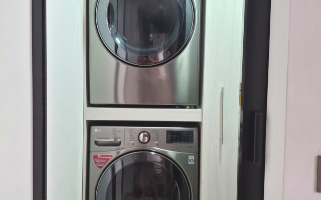 Cómodo sofácama de 2x2m, con espacio de almacenamiento