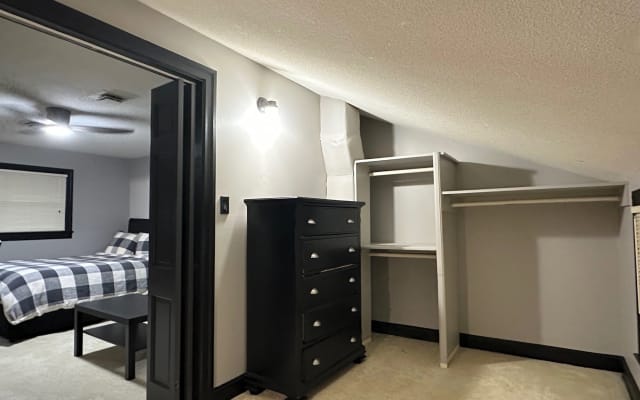 An ample & refreshed room in a safe, cozy, and convenient location.