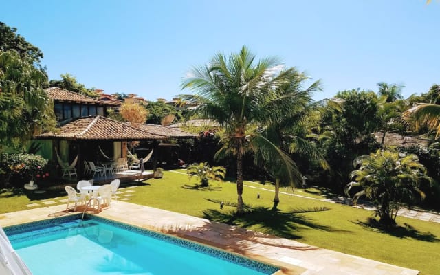 LINDA CASA NA FERRADURA(parte plana)150mts praia , 6 Quartos, 4 suites...
