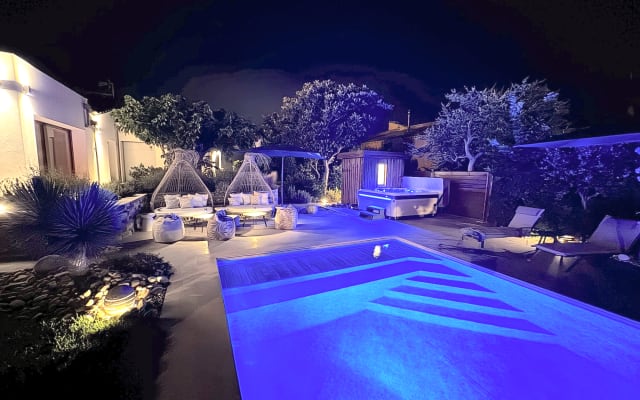 Pascal et Jerome's listing on misterb&b - Ambiance nocturne - Villa Balāo