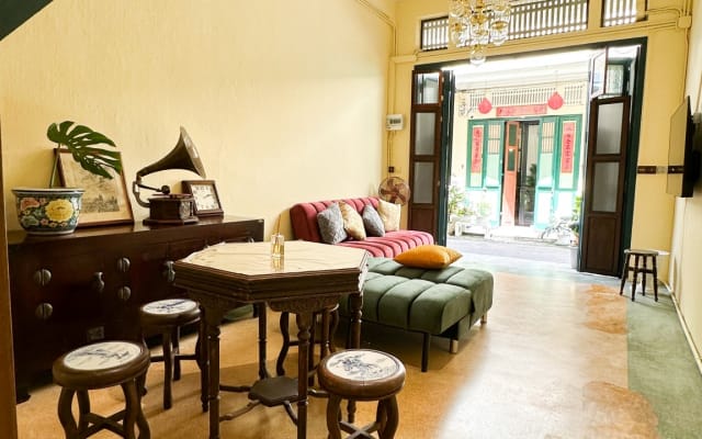 The Courtesan at Yaowarat - Picture 4