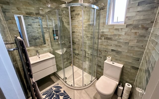 Anuncio de Jonathon en misterb&b - Shower room.