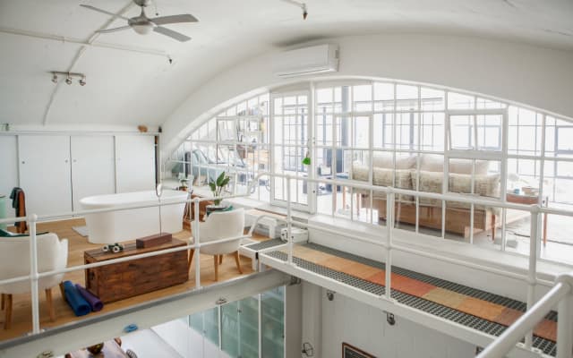 Spacious city loft with large terrace - Picture 10