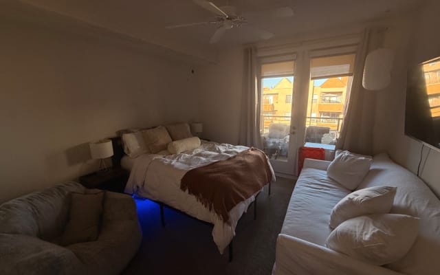 Modern Muse | Luxe Hollywood Poolside Balcony Apartment  - Picture 10