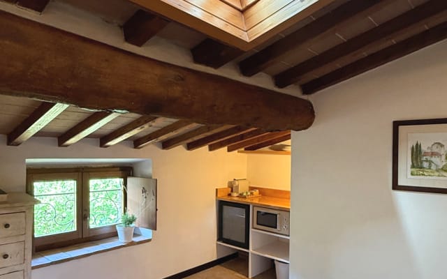 Double bedroom, kitchenette & Private Bathroom - Tuscan Retreat 208
