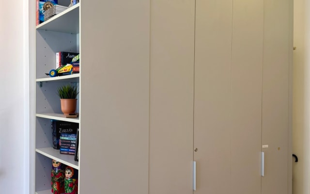 Anúncio de Aleksandar em misterb&b - Hallway closets