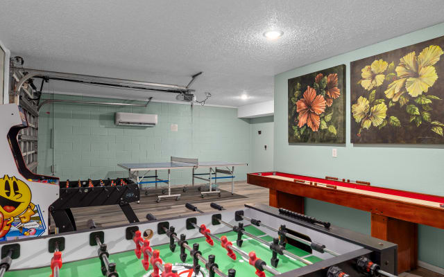*Beach Breeze* - Game Room, Private Pool, Steps To The Beach!