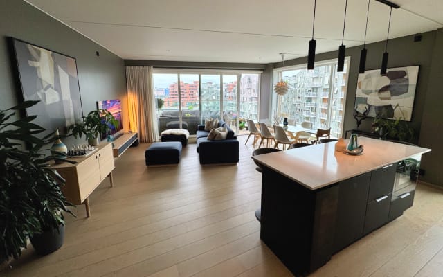 Chambre dans un apt. haut de gamme proche de la mer et de la gare...