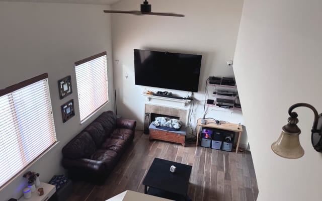 Quiet neighborhood near airport. Walking distance to McAllister Park