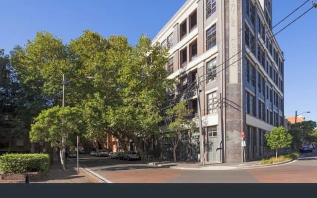 New York style warehouse conversion open living space in Chippendale  - Picture 10