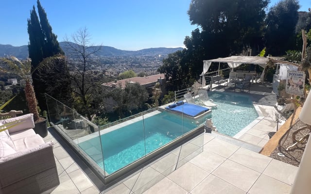Chambre luxe+SDB privée-piscine jacuzzi vue mer